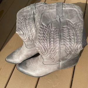 Gray Rancho size 8M cowboy boots